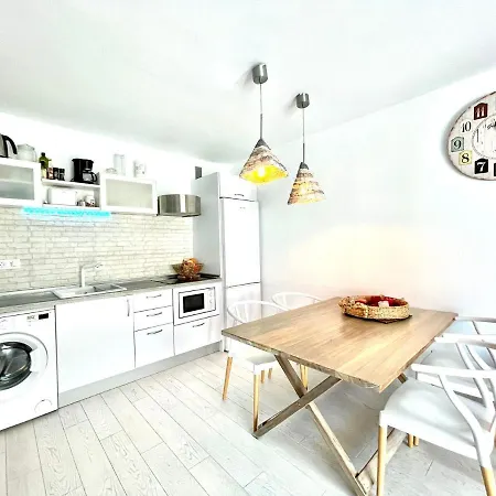 Appartement Cozy Apartment, Wifi, Terrace, Pool In Los Charcos Beach