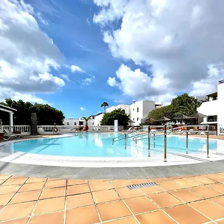 Apartment Cozy Apartment, Wifi, Terrace, Pool In Los Charcos Beach